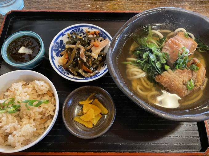 「古謝そば屋」で
宮古そばを堪能 / 4