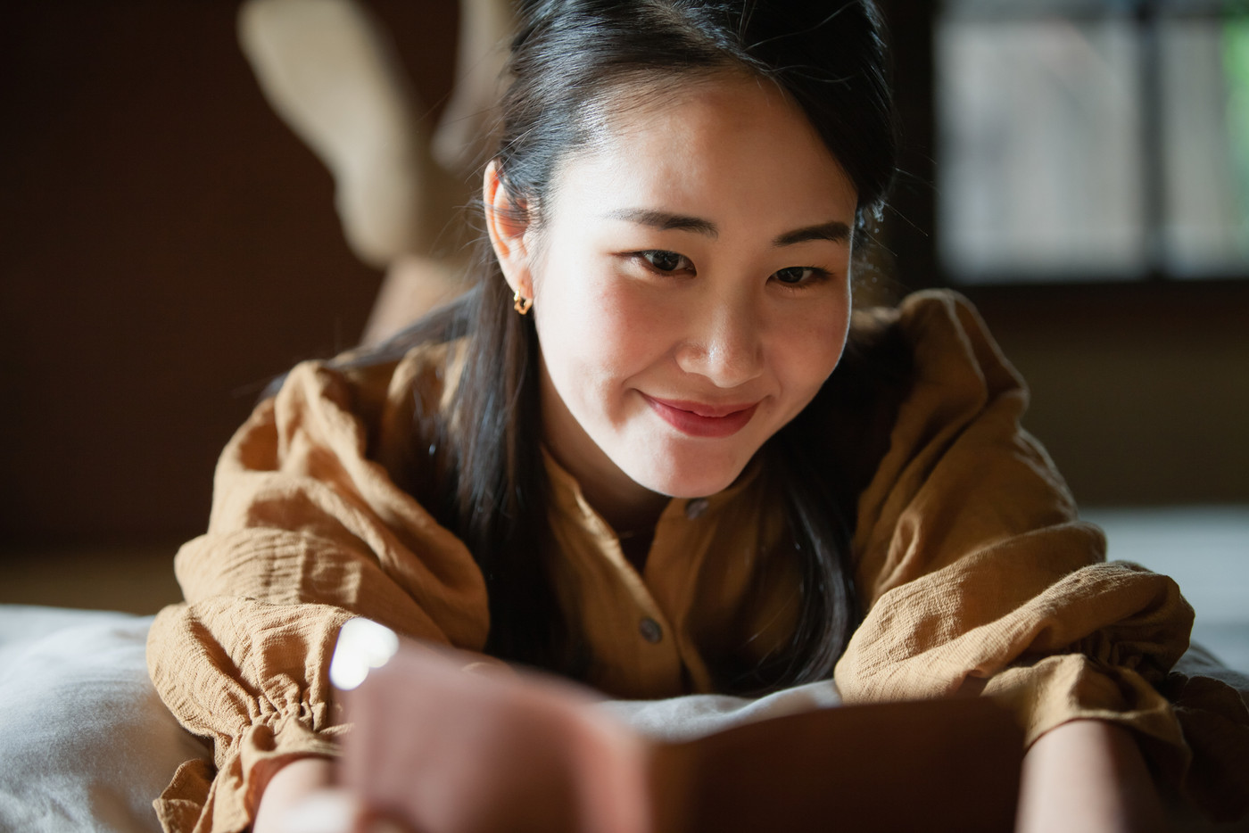 人物 女性 読書