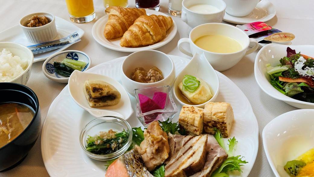アルモニービアンで
朝食を。 / 1