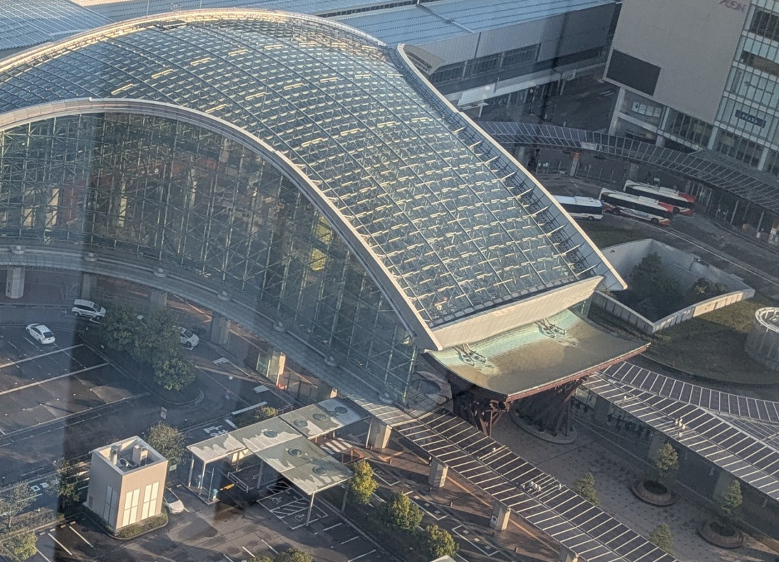 金沢駅の鼓門が見える部屋にしてもらいました