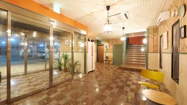 内部エントランス / 2