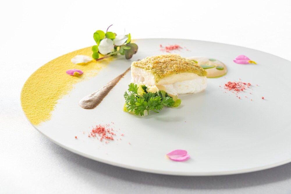 海を眺め贅沢なフレンチを味わえるオーベルジュ4236663