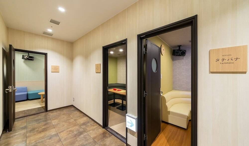 カラオケ ルーム / 4