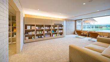 宿泊棟ライブラリー① / 11