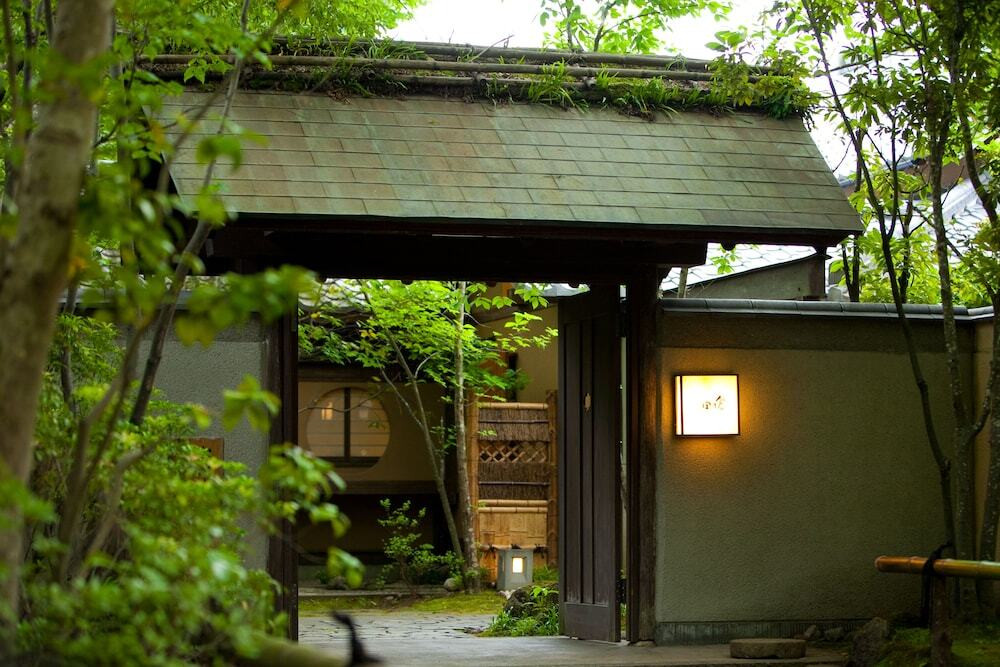 夕食も朝食もお部屋で。こだわりの和食に満たされる料理旅館3391130