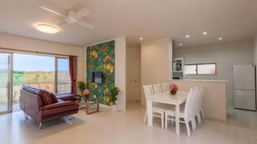 客室内のダイニングエリア / 9