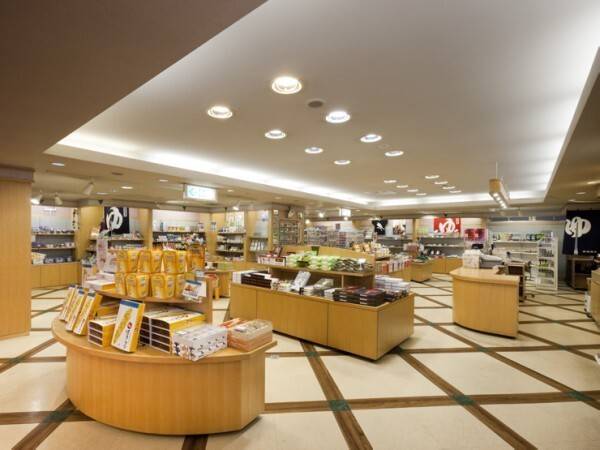 売店「華街道」 / 2