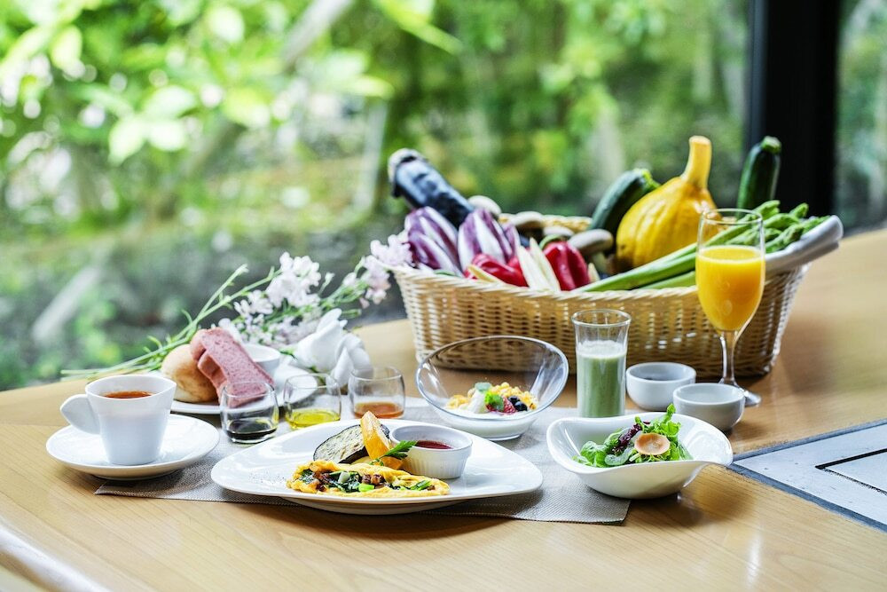 福岡のプール付きホテルを楽しんで、朝ご飯がさらにおいしく♪3465787