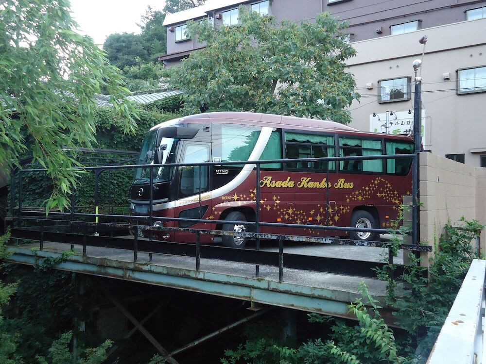 RV またはトラック用駐車場