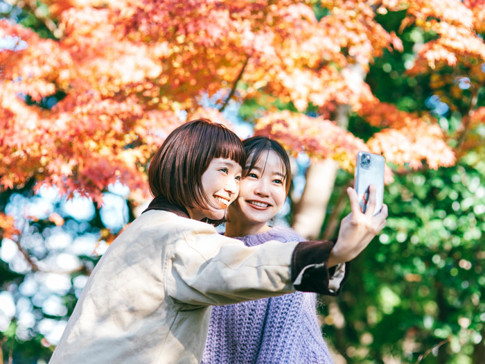 四季ごとに移り変わる庭園の景色も魅力。秋にはこんな美しい紅葉を、これからの時期は雪化粧した庭園が楽しめます