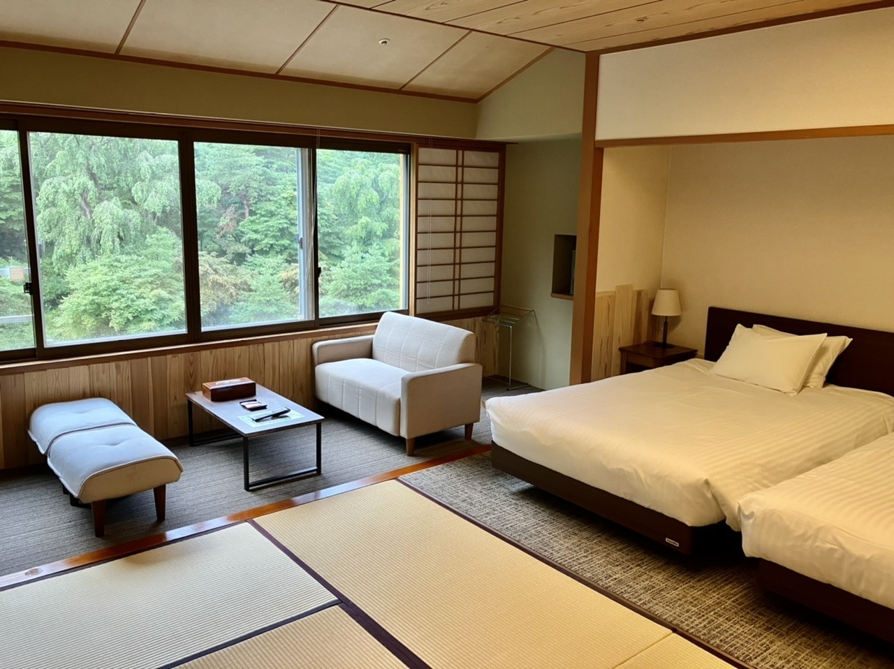 暖炉があるおしゃれなロビーも◎広大な自然庭園を望む絶景ホテル4230759