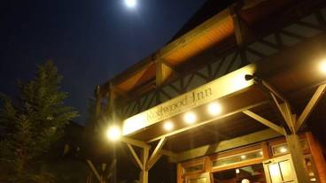 施設の正面 (日没後) / 2