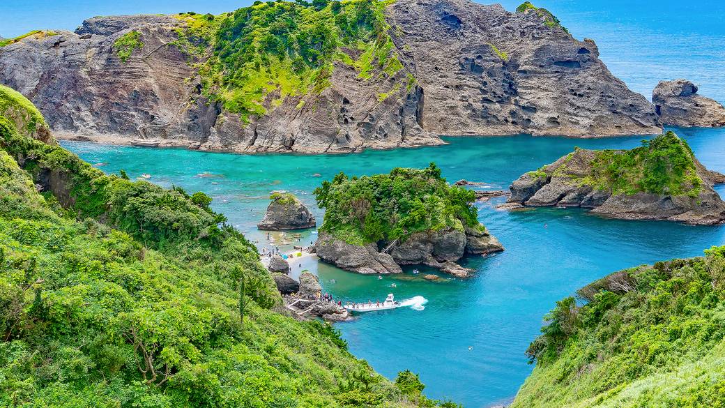 国内とは思えない！
美しい「ヒリゾ浜」へ / 1