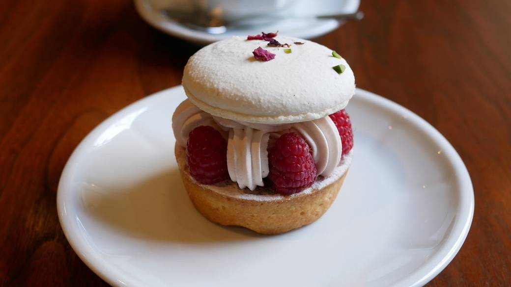 近くのスイーツ店へ
サクッとお散歩 / 1