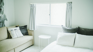 ダブルルーム ダブルベッド 1 台ソファーベッド付き 禁煙 共用バスルーム