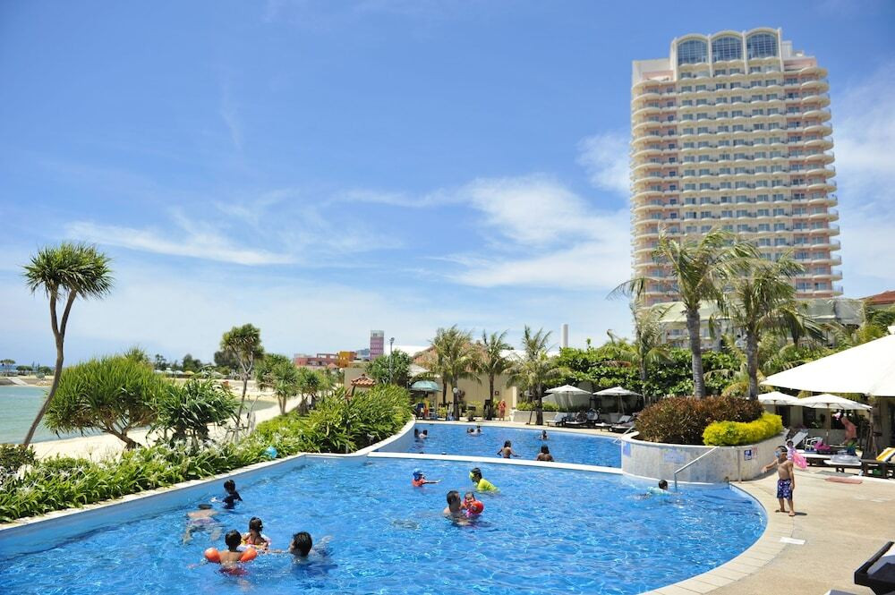 天然温泉のプールと露天風呂で癒される、高層リゾートホテル3578680