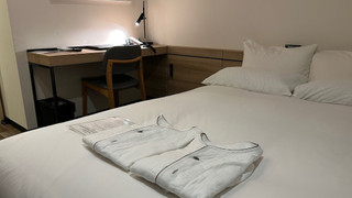 ダブルルーム 禁煙 18平米