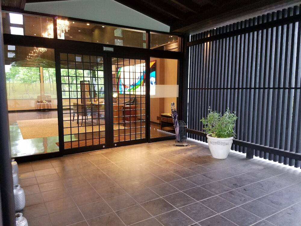 正面エントランス