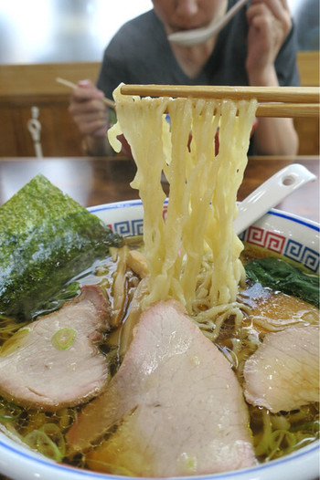 「とら食堂」料理 1038959 201608 青竹で打つ自家製麺は手揉みのピロピロとした独特の滑らかさ