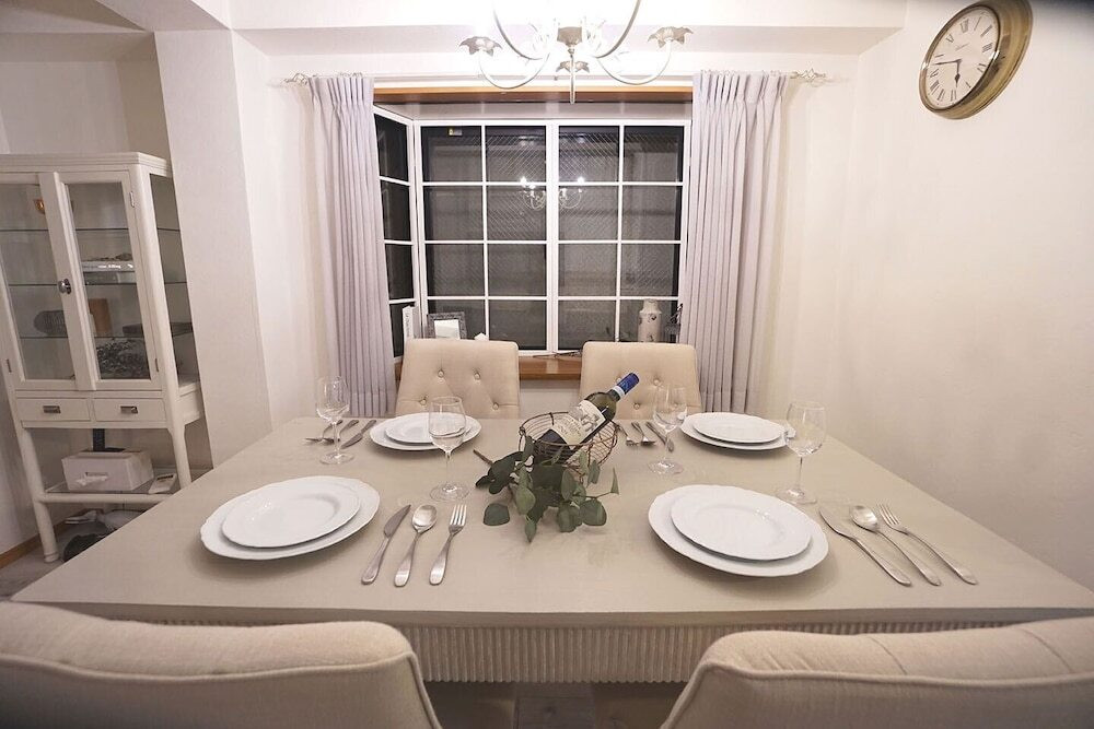 客室内のダイニングエリア