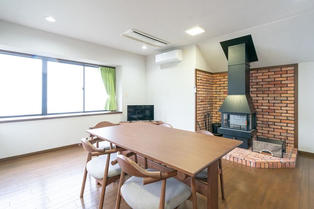 客室内のダイニングエリア