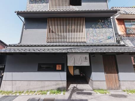 ORI ROKKAKU HOTEL / 1