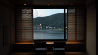 たまゆら湖側 展望風呂付き（沸かし湯） 和室12畳＋キングベッド