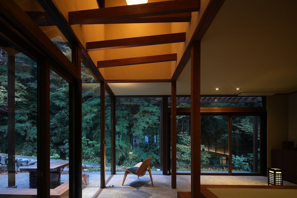 静謐な時間が流れる渓谷沿いの隠れ宿3399898