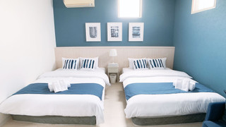 ダブルルーム ダブルベッド2台付 301号室 禁煙(ソファベッド用の寝具は部屋に常備していない為 事前にリクエストが必要)