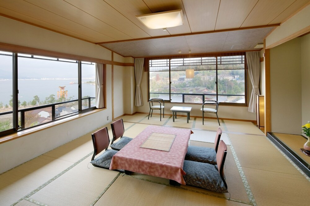 無料の貸切展望露天風呂も!高台から宮島を一望できる絶景宿4238771