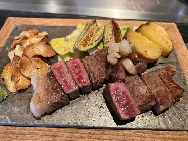 鉄板焼「彩(いろどり)」 / 4