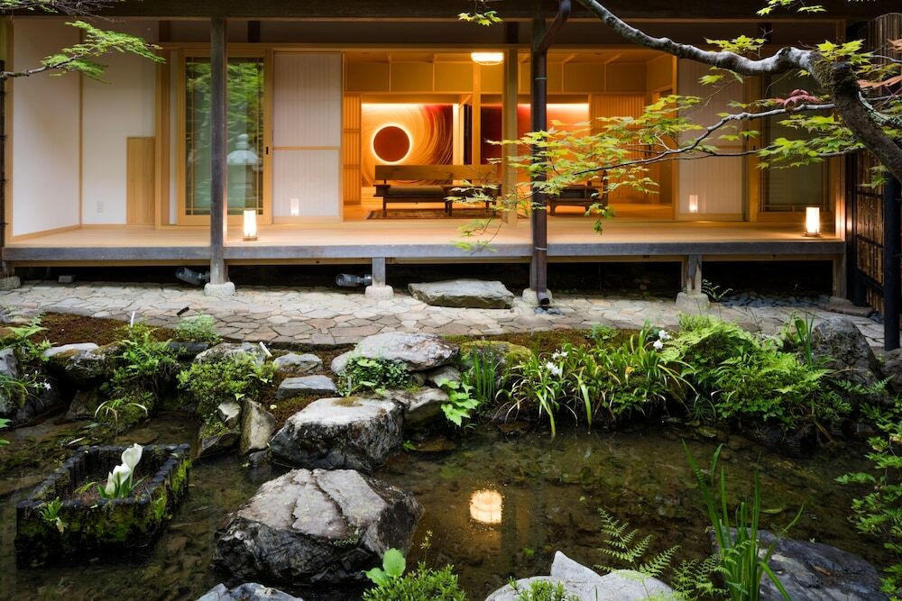 宿坊寺院の半露天風呂付き客室で精進料理を体験!3927366