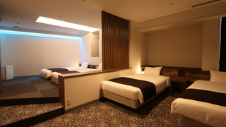 ファミリー 和洋室 (洗い場つきバスルーム、トイレ個室、ダブルシンク、琉球畳直置きマットレス)