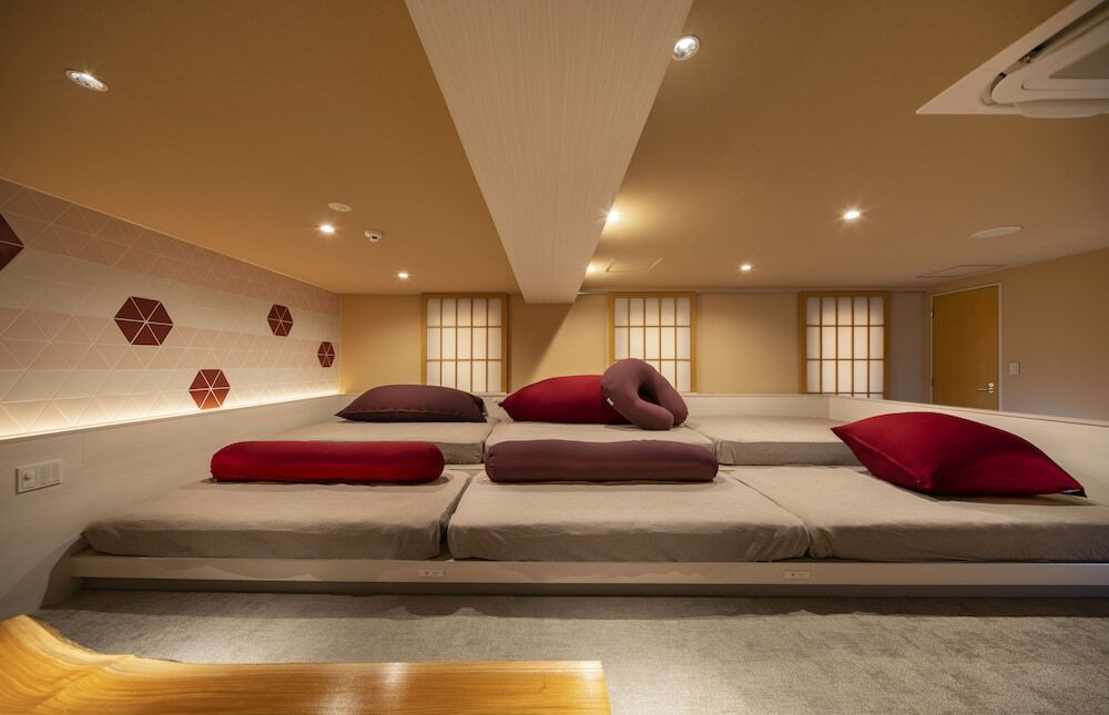 フリードリンクやケーキでラウンジ女子会を♪4023634