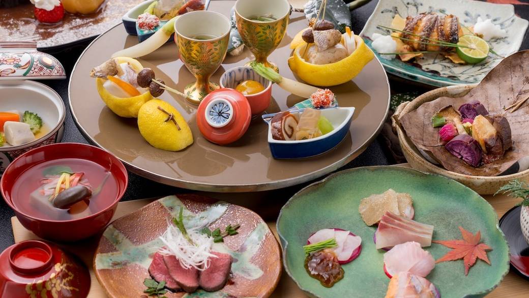 目にも華やかな
伊豆を味わう懐石料理 / 2