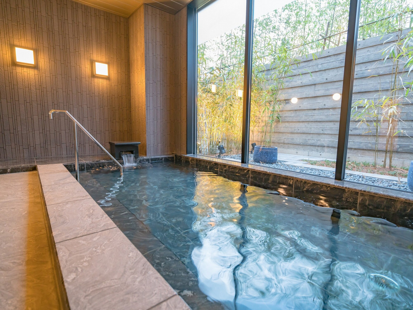 ミネラルたっぷり！佐渡の海洋深層水でスベスベ美肌に3479788