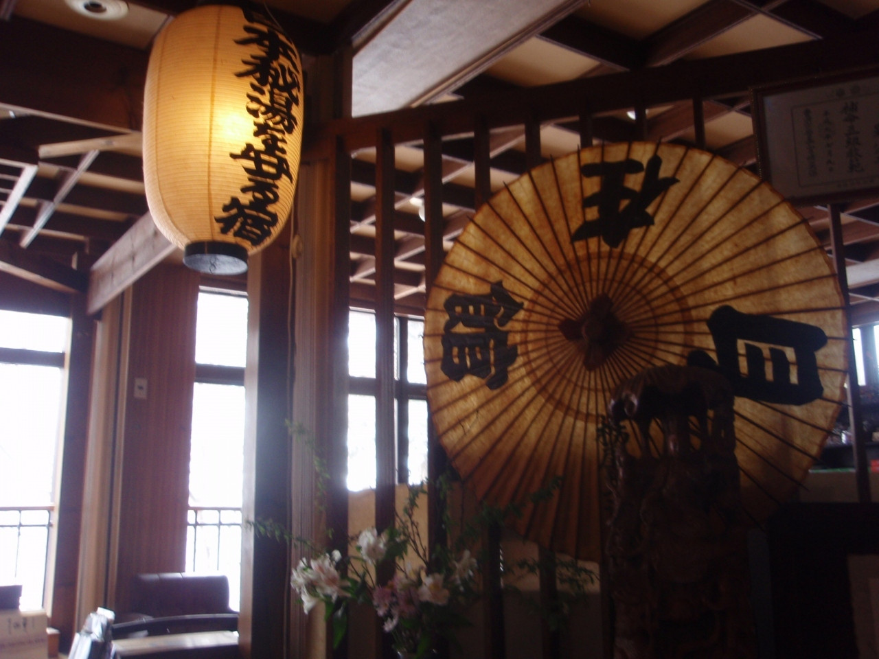 身体を包み込む細かい泡のラジウム泉で長湯を堪能3506770