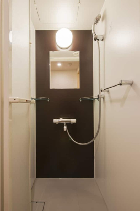 バスルームのシャワー