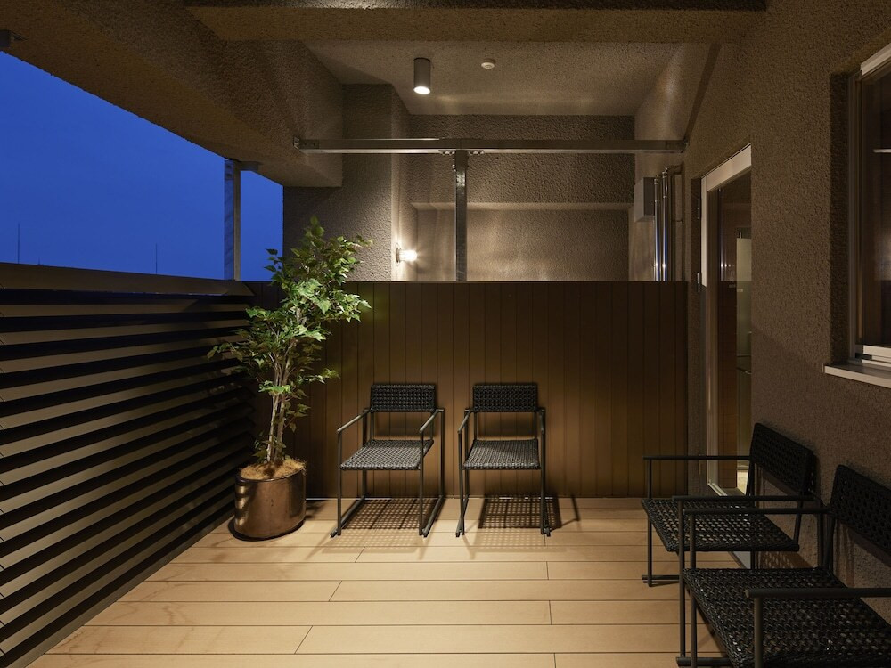 サウナ 外気浴スペース