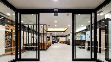 施設の入り口 / 13