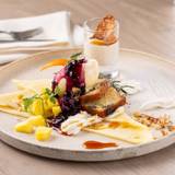 目の前で焼き上げるクレープ / 1