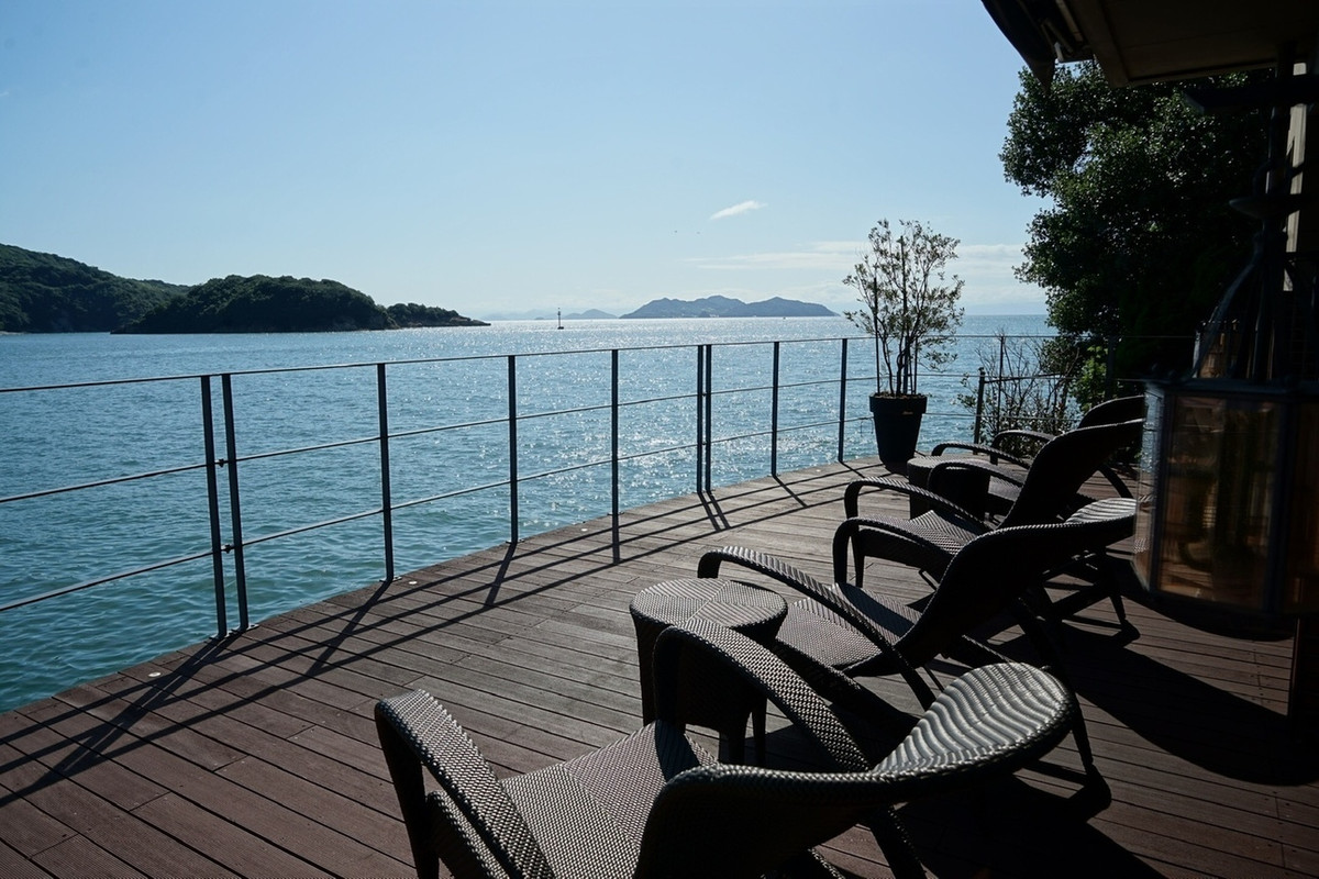 デッキテラス 海の桟敷