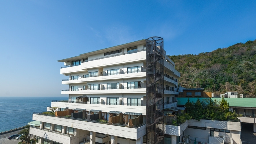 海を一望する露天風呂付客室が人気3949711