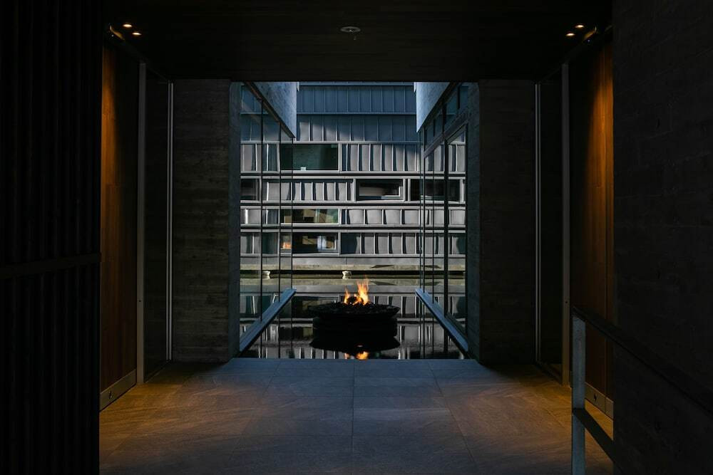 原生林に溶け込む隠れ家。伝統×モダンな建築美にうっとり4287948