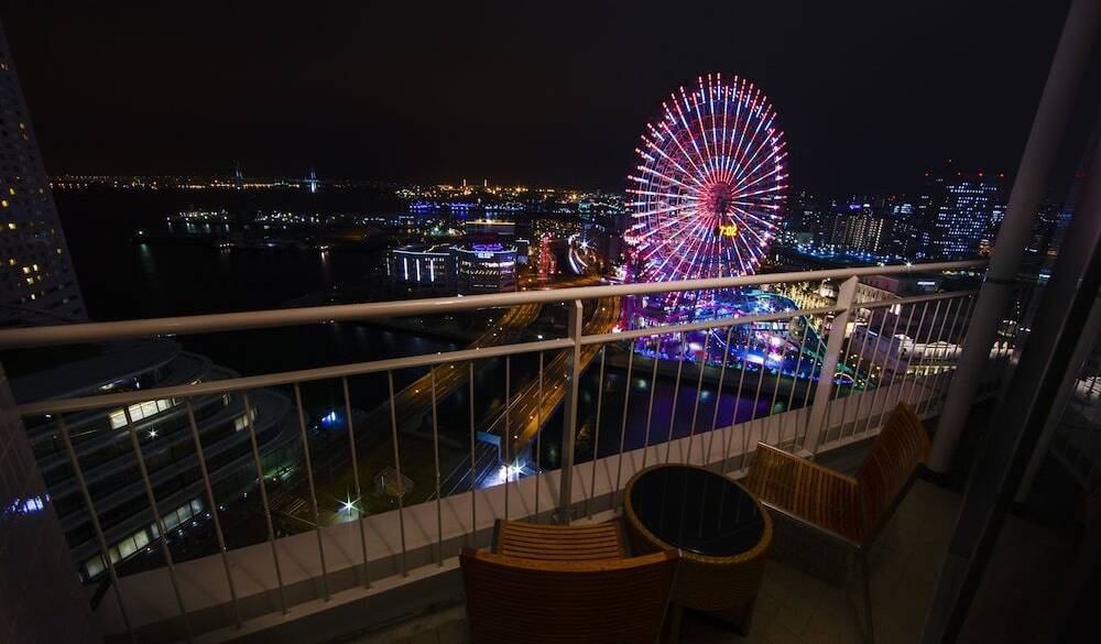 潮風を感じながら
夜景に酔いしれて / 1