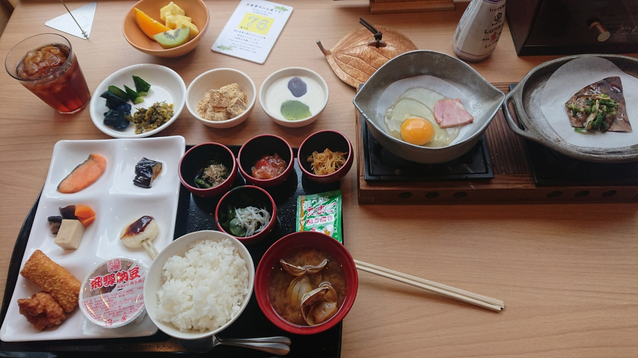 朝食もバイキング。朝から美味しくてタマリマセン。