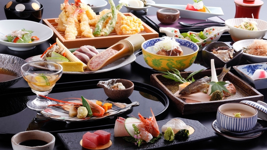 風情ある駅近旅館で、嵐山温泉と京都の食を心ゆくまで味わう3531351