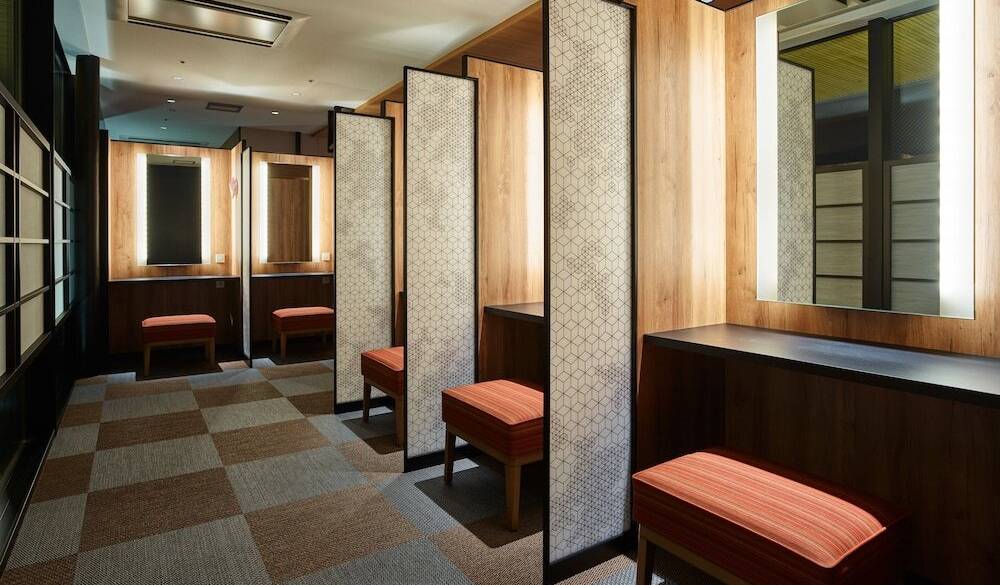 女性大浴場 パウダーコーナー / 4