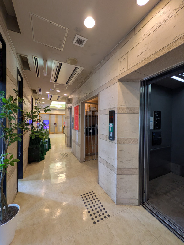 Elevator hall