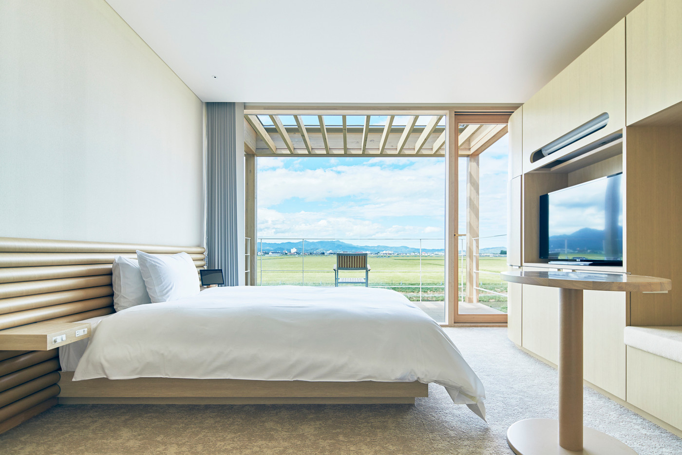 田んぼに浮かぶホテルでサウナ＆温泉を満喫4257673